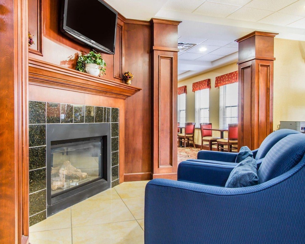 Comfort Inn and Suites Scarborough - Portland 37/55