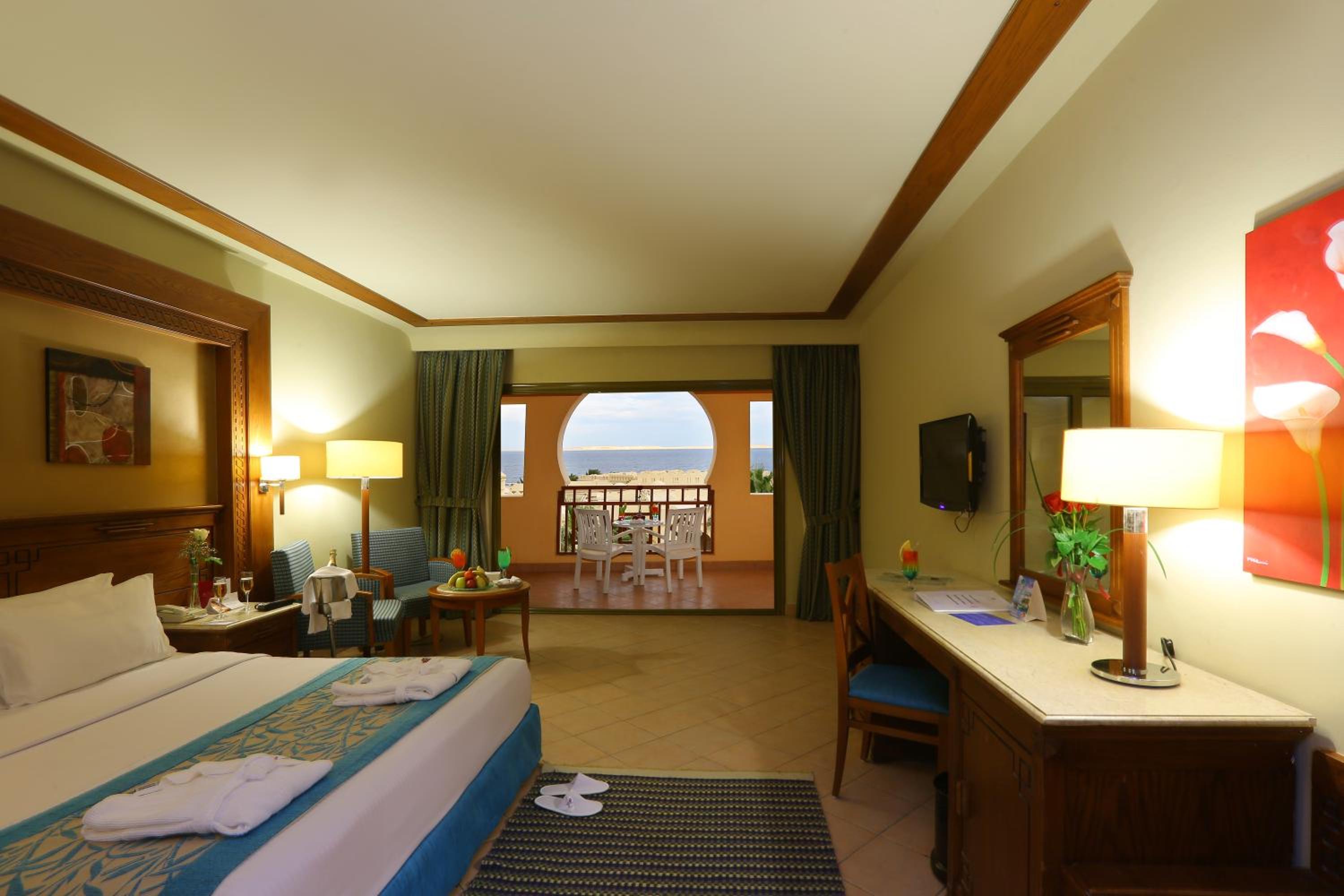 Junior Suite Beach Front، Charmillion Club Resort 6/8