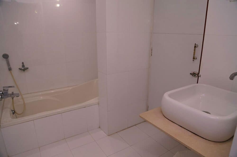 Oyo 2351 Hotel Golden Plaza 24/24