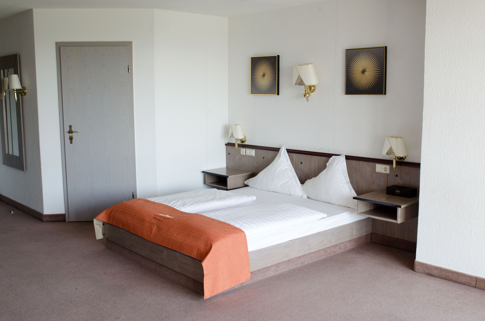 غرفة عائلية رباعية بسرير مزدوج بإطلالة على الحديقة مع أريكة، Leipziger Hotel 2/5