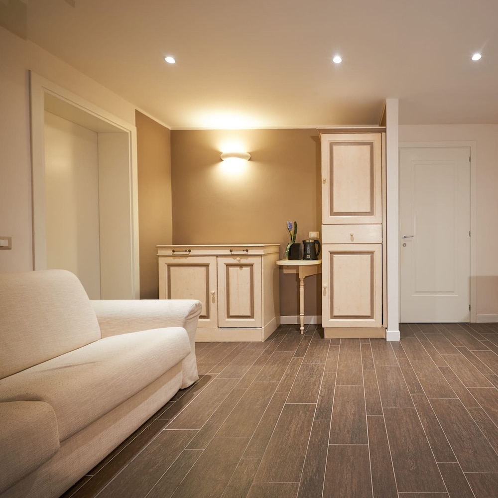 2 BEDROOMS, APARTMENT