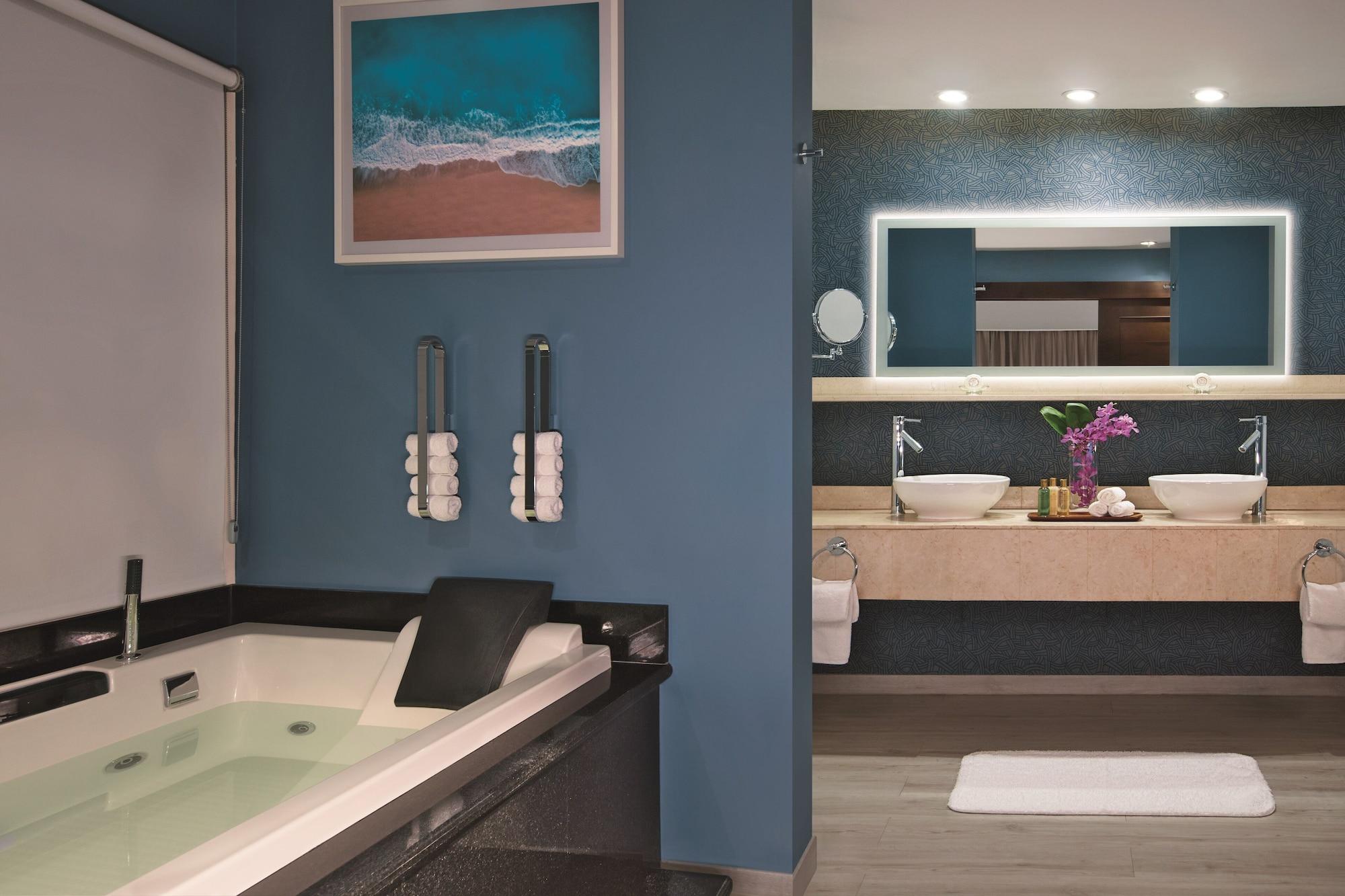 Preferred Club, Swim Out, Master, Suite, Ocean Front