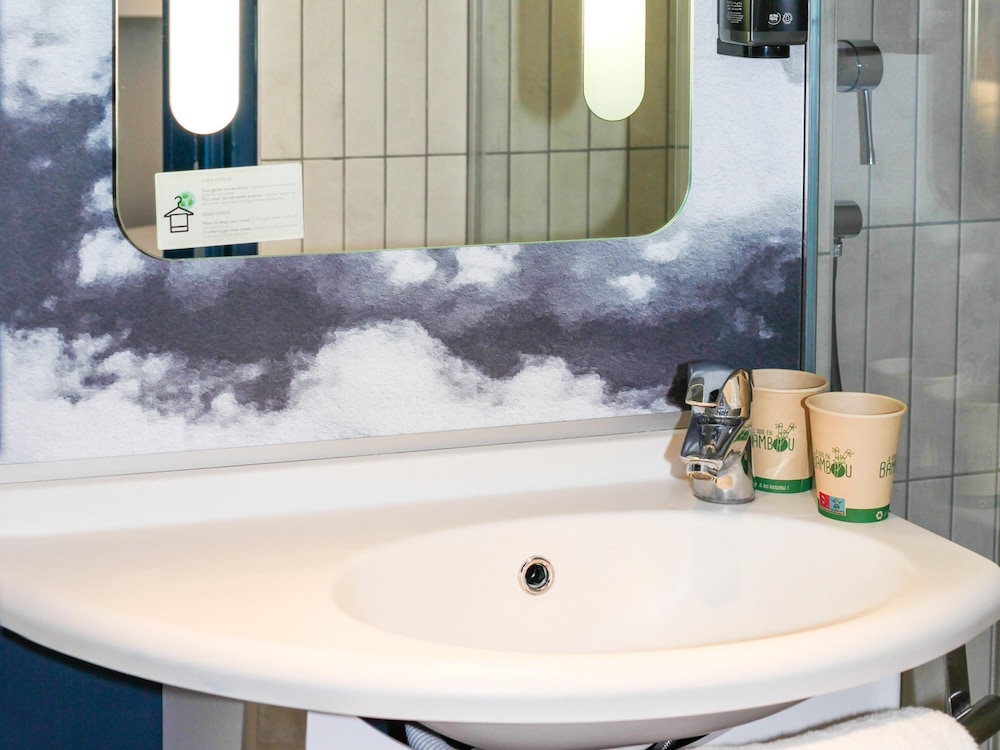 Ibis La Rochelle Centre Historique Hotel 54/56