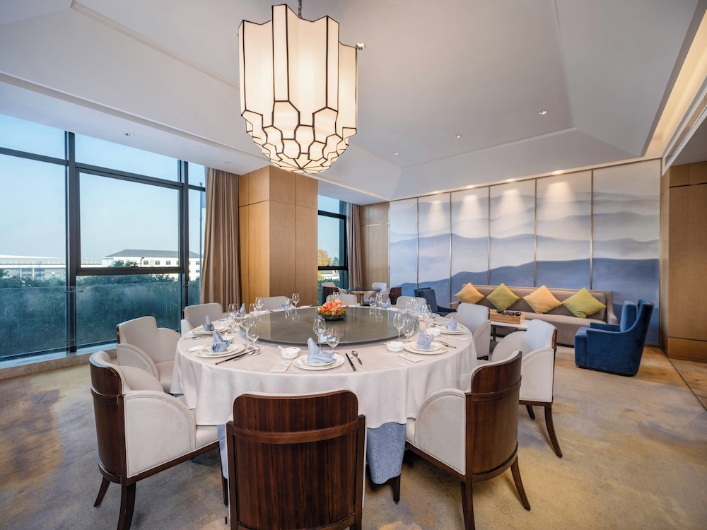HOLIDAY INN NANJING HARBOUR 63/76