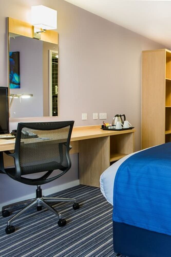 Holiday Inn Express Manchester Airport 49/74