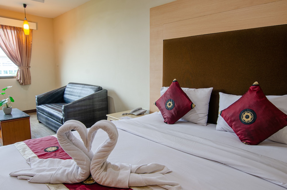 Tara Garden Hotel 12/50