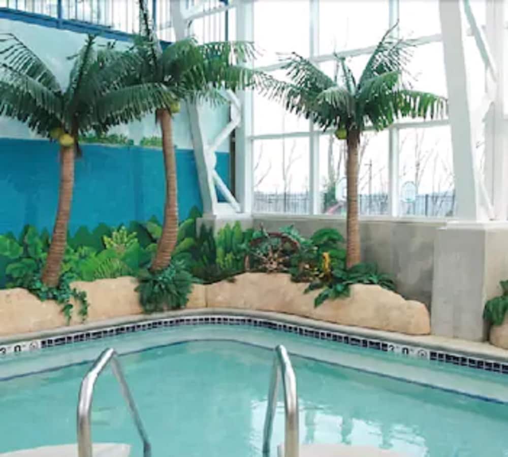 Big Splash Adventure Indoor Water Park Resort 12/28