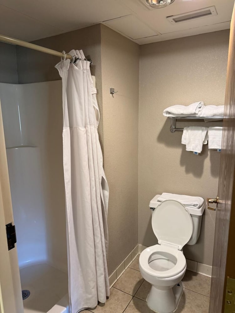Super 8 By Wyndham Chambersburg I-81 38/43