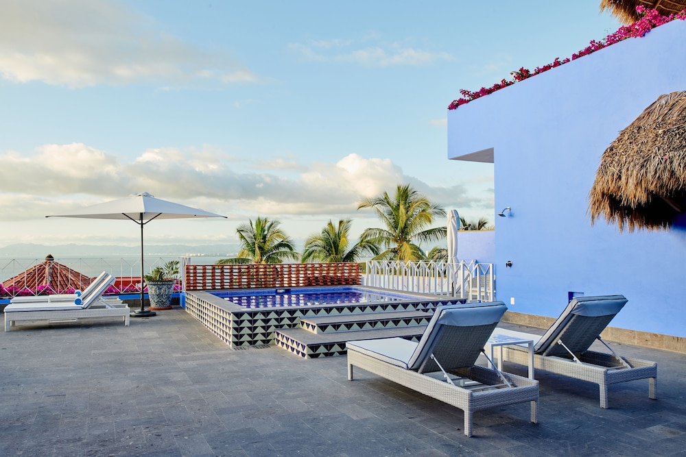 HOTELITO PATIO AZUL 62/75