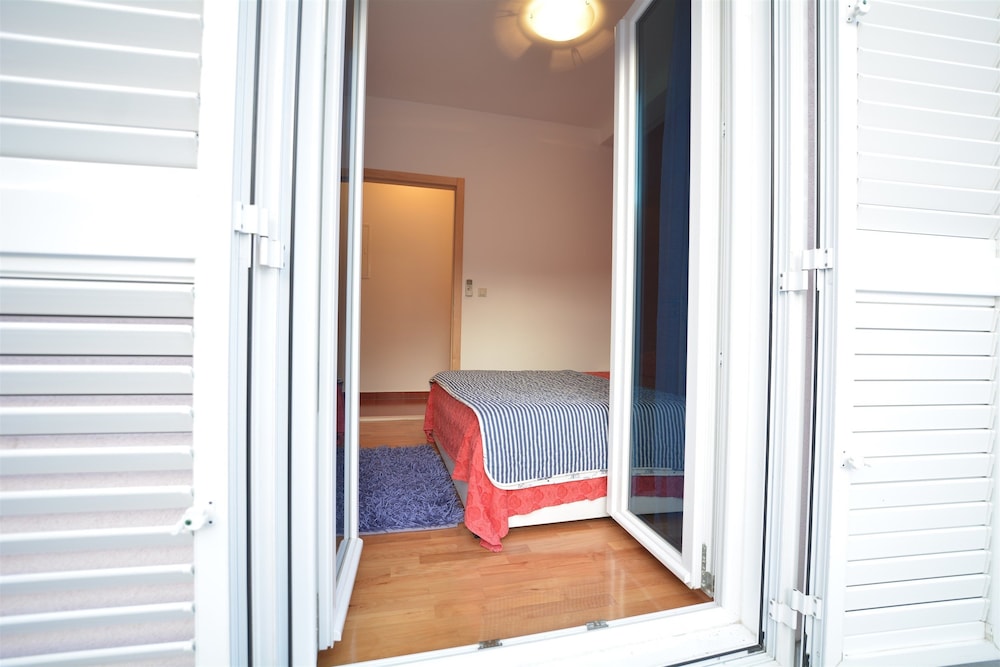 Villa Avantgarde 24/50