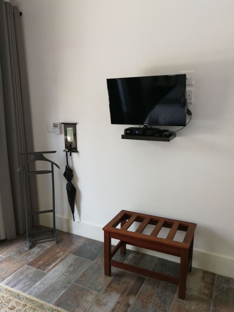 At 98 On Lynburn Guest House 25/50