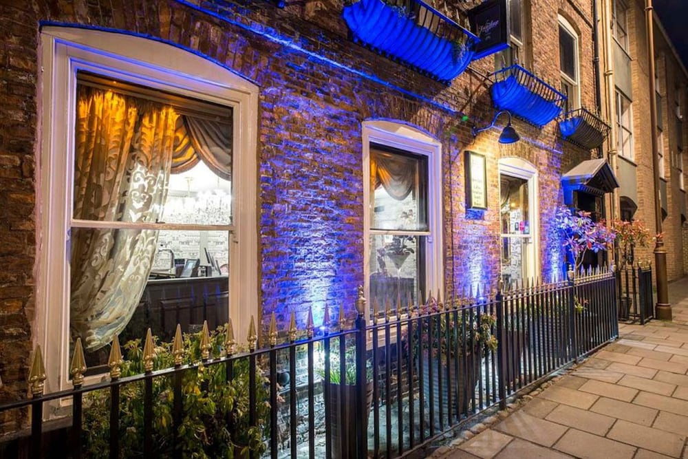 OYO The Townhouse in DURHAM