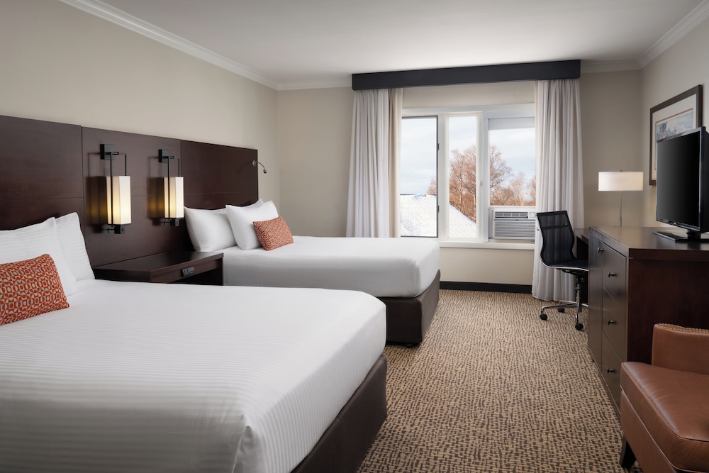 DELUXE, 2 QUEEN BEDS, ACCESSIBLE