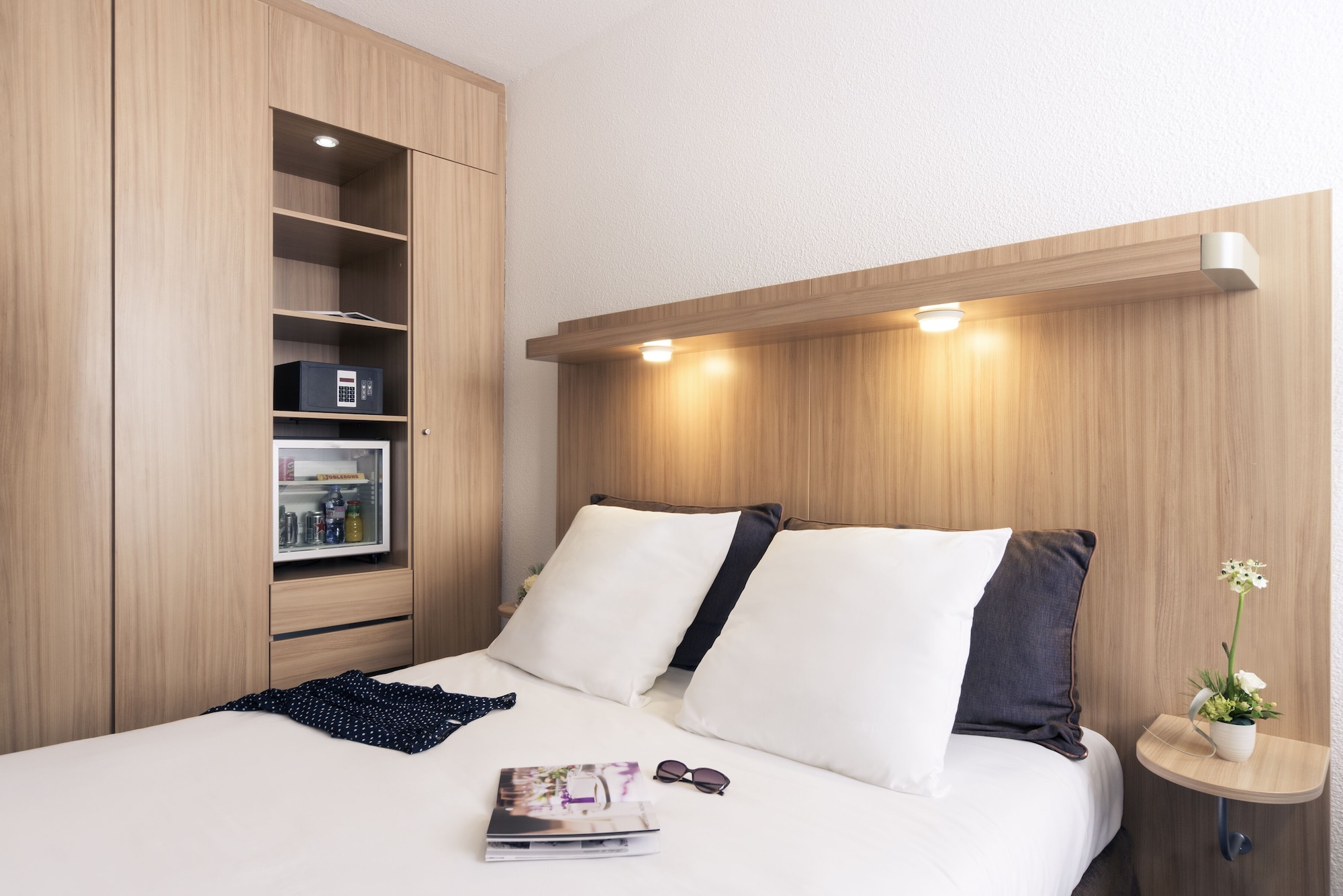ROOM, KING BED