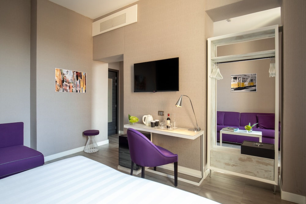 The Guardian Hotel 29/60