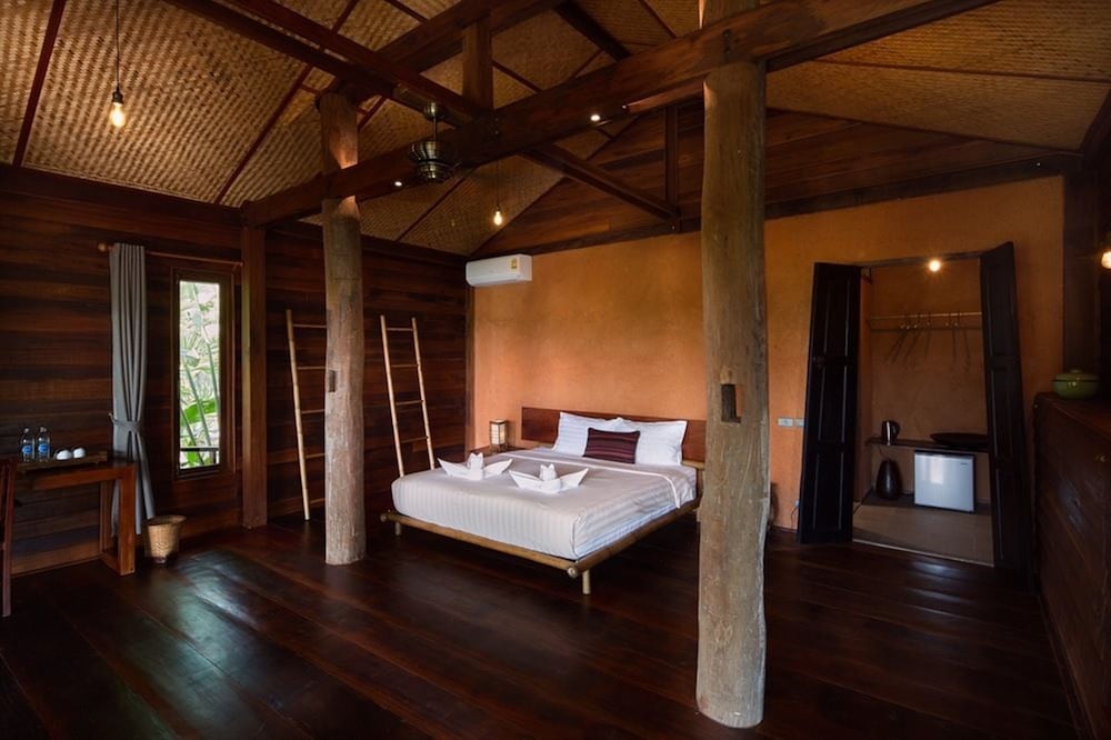 Traditional, Studio, King Bed, Hill View, Balcony