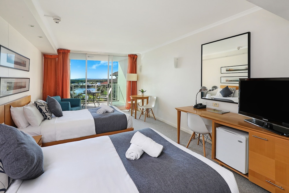 Pelican Waters Resort 48/68
