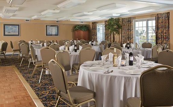 La Mer Beachfront Inn 36/38