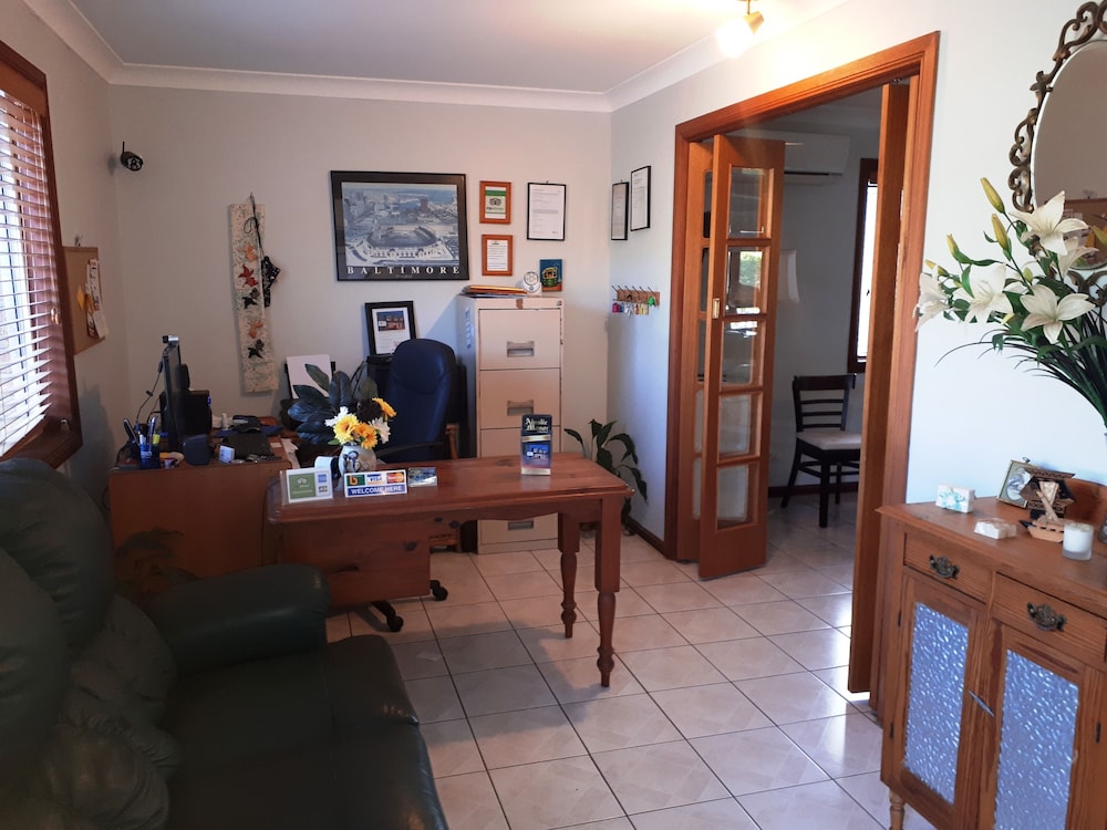 Ainslie Manor Bed and Breakfast 52/66