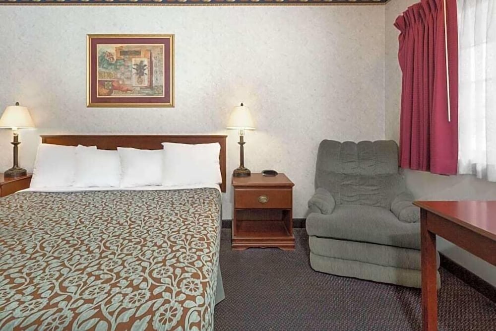 Sunset Inn Costa Mesa 13/17