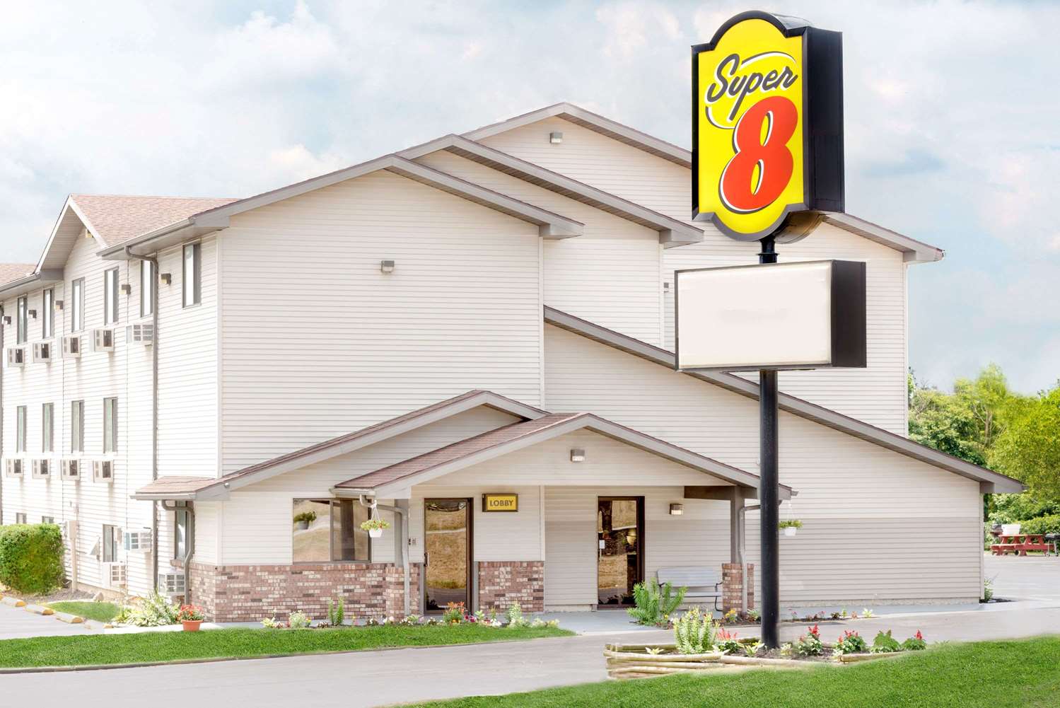Super 8 By Wyndham Kent/Akron Area 2/13