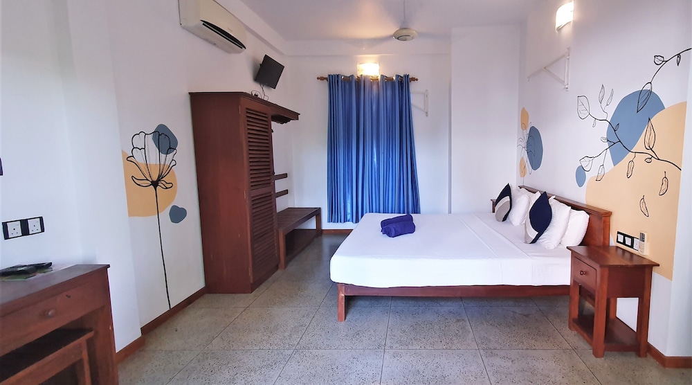 Blue Turtle Hotel 11/51