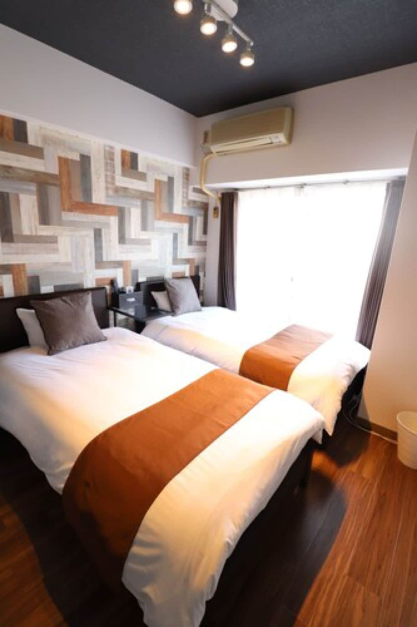 BASIC, TWIN BEDS