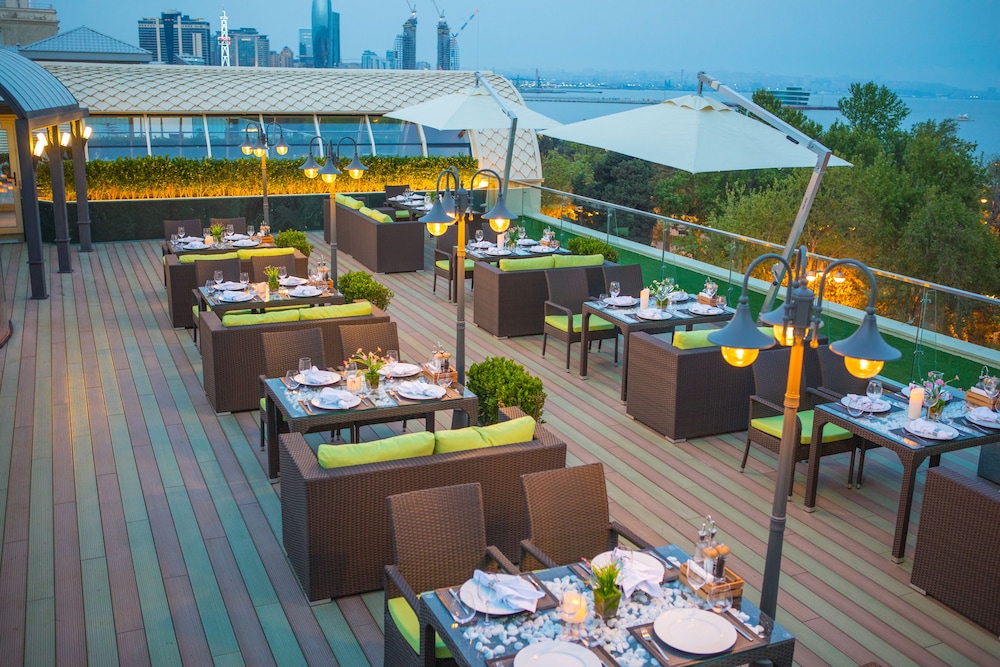 Promenade Hotel 38/50