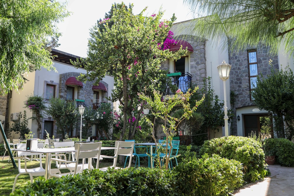 Bella Garden Boutique Hotel 74/83