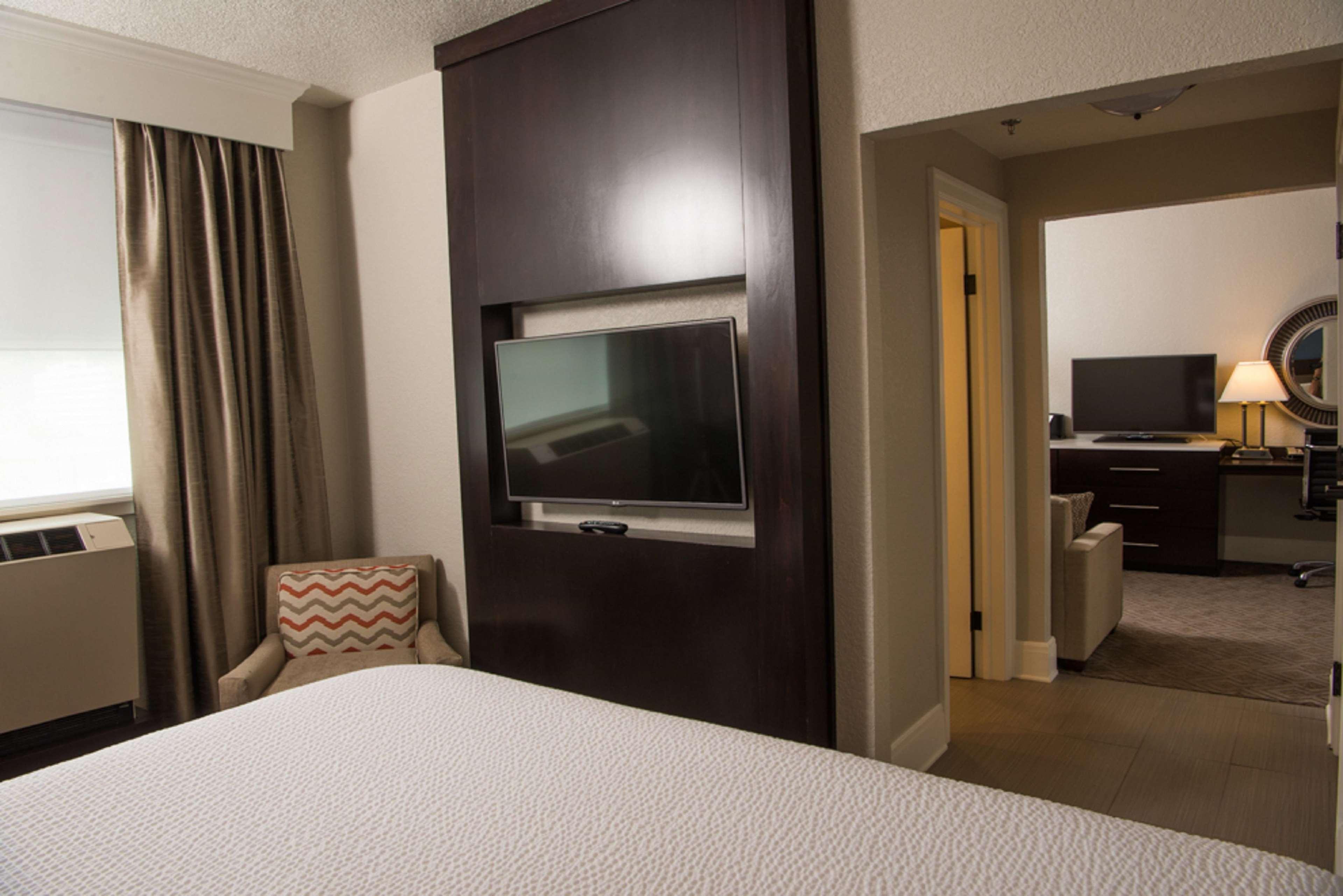غرفة بسرير كينج لذوي الإعاقة، Hotel Alex Johnson Rapid City Curio Collection By Hilton 4/6