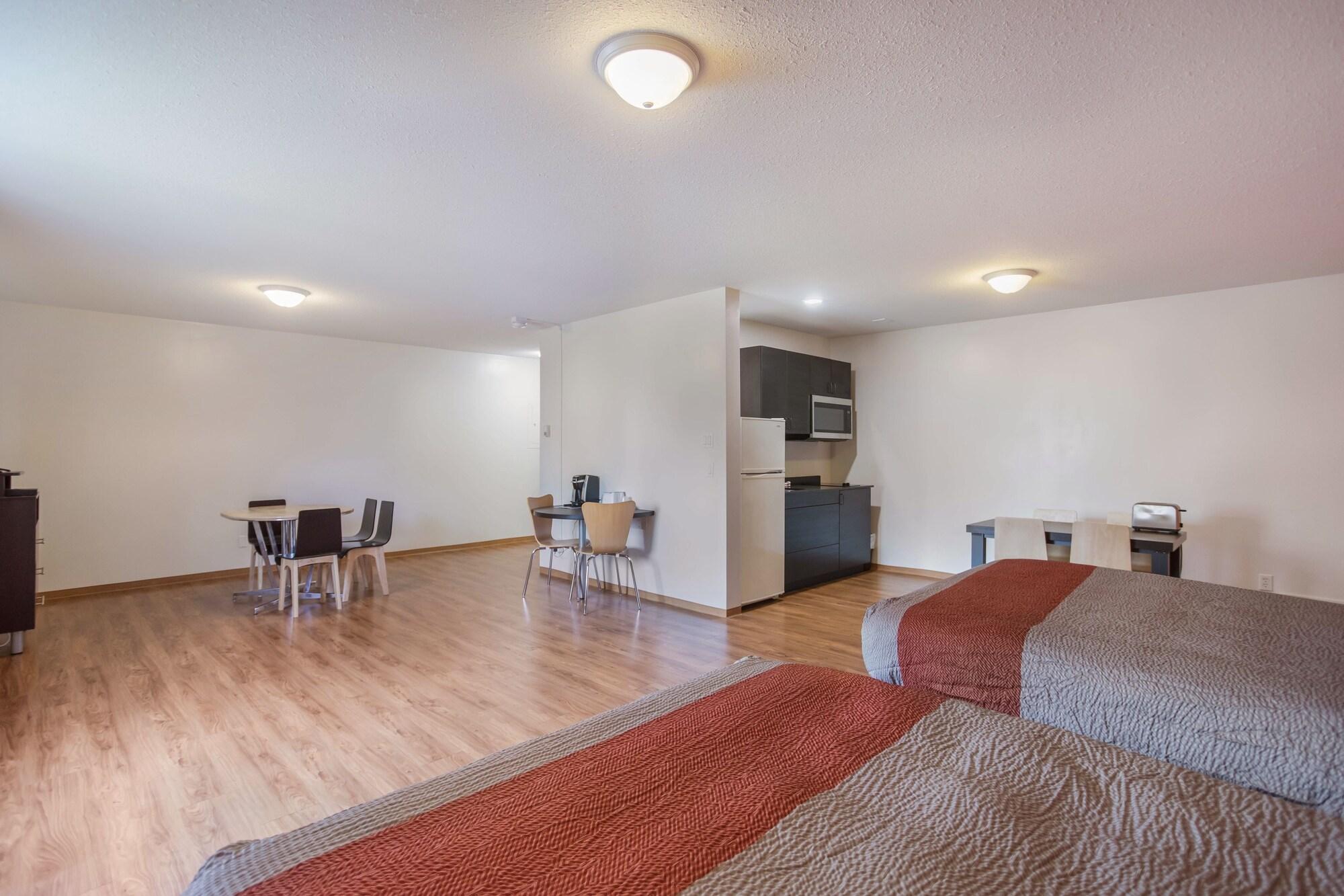 Motel 6 Camrose, AB 18/25