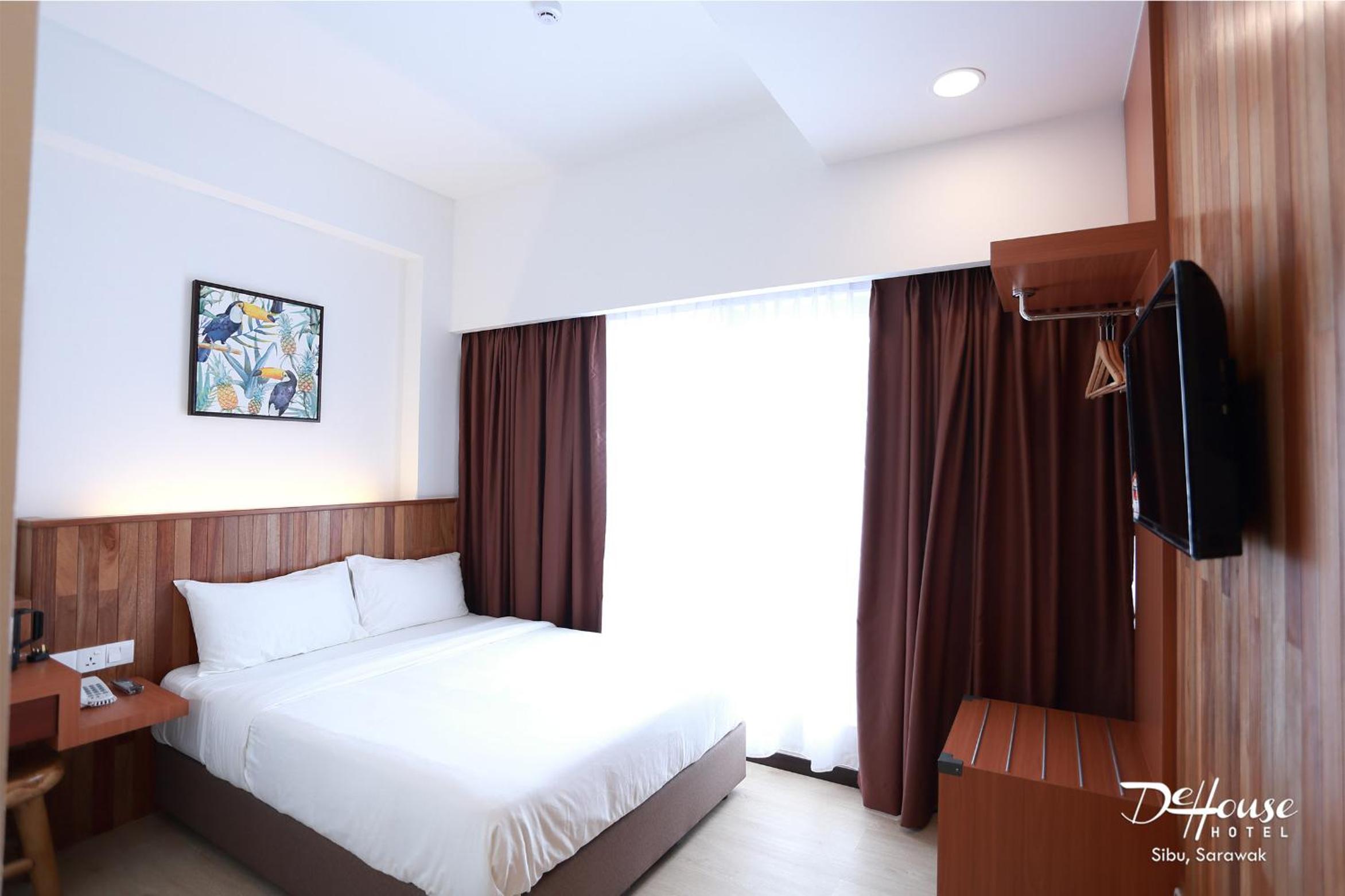 Borneo, Queen Bed