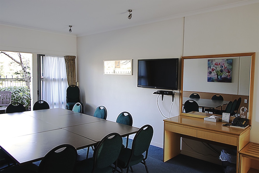 Saxton Lodge 38/39