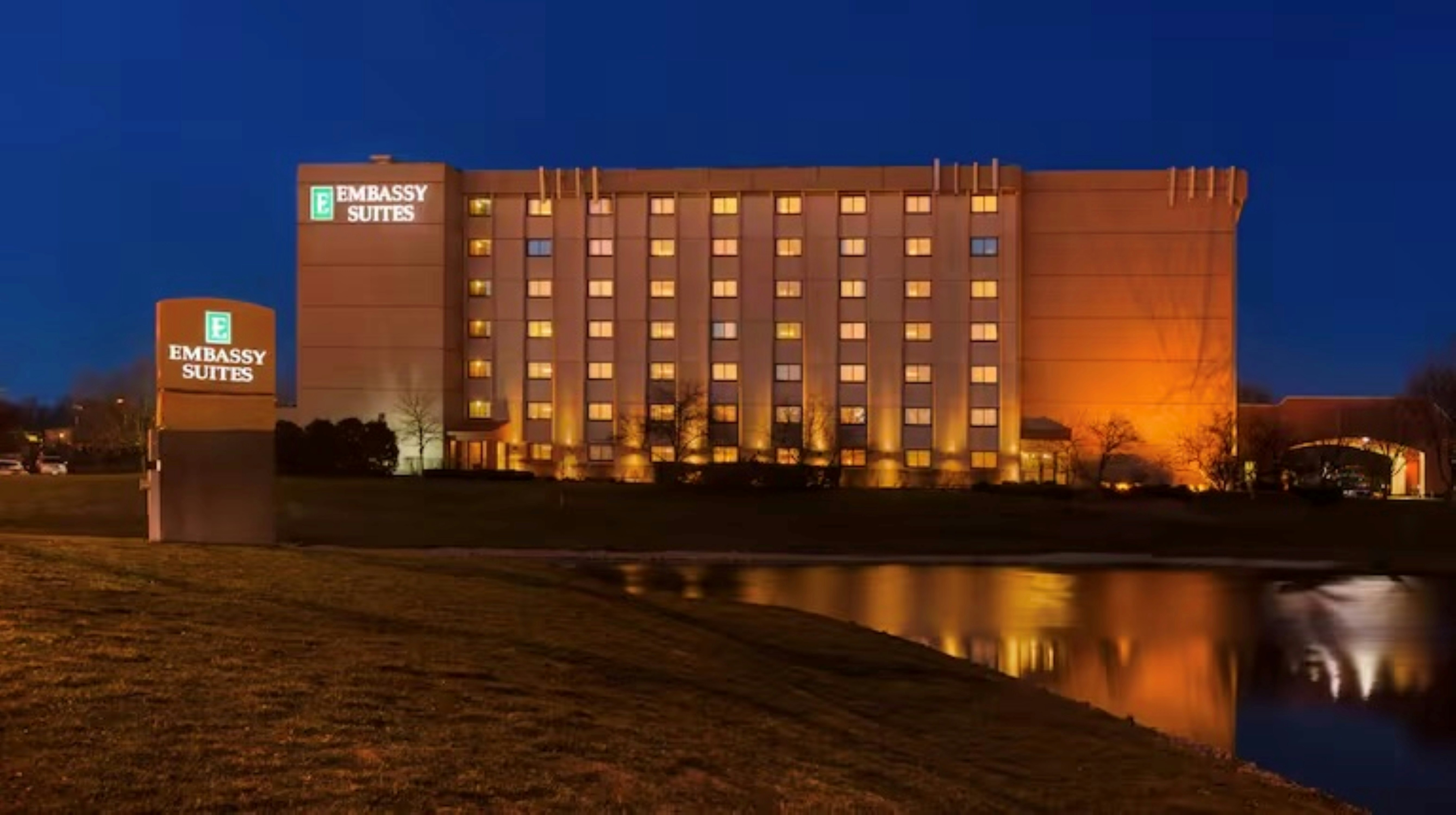 Embassy Suites by Hilton Chicago Schaumburg Woodfield 2/55