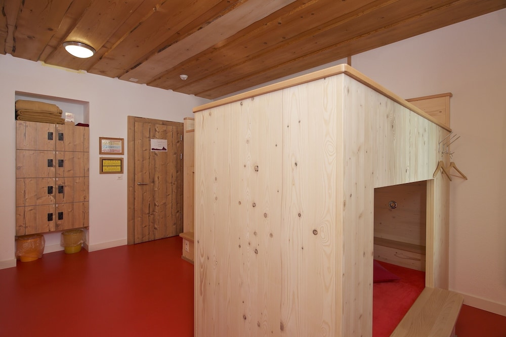 Hotel Bahnhof 27/50