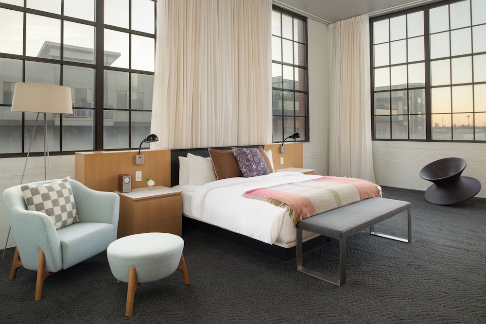 Fordson Hotel Unbound Collection by Hyatt 25/65