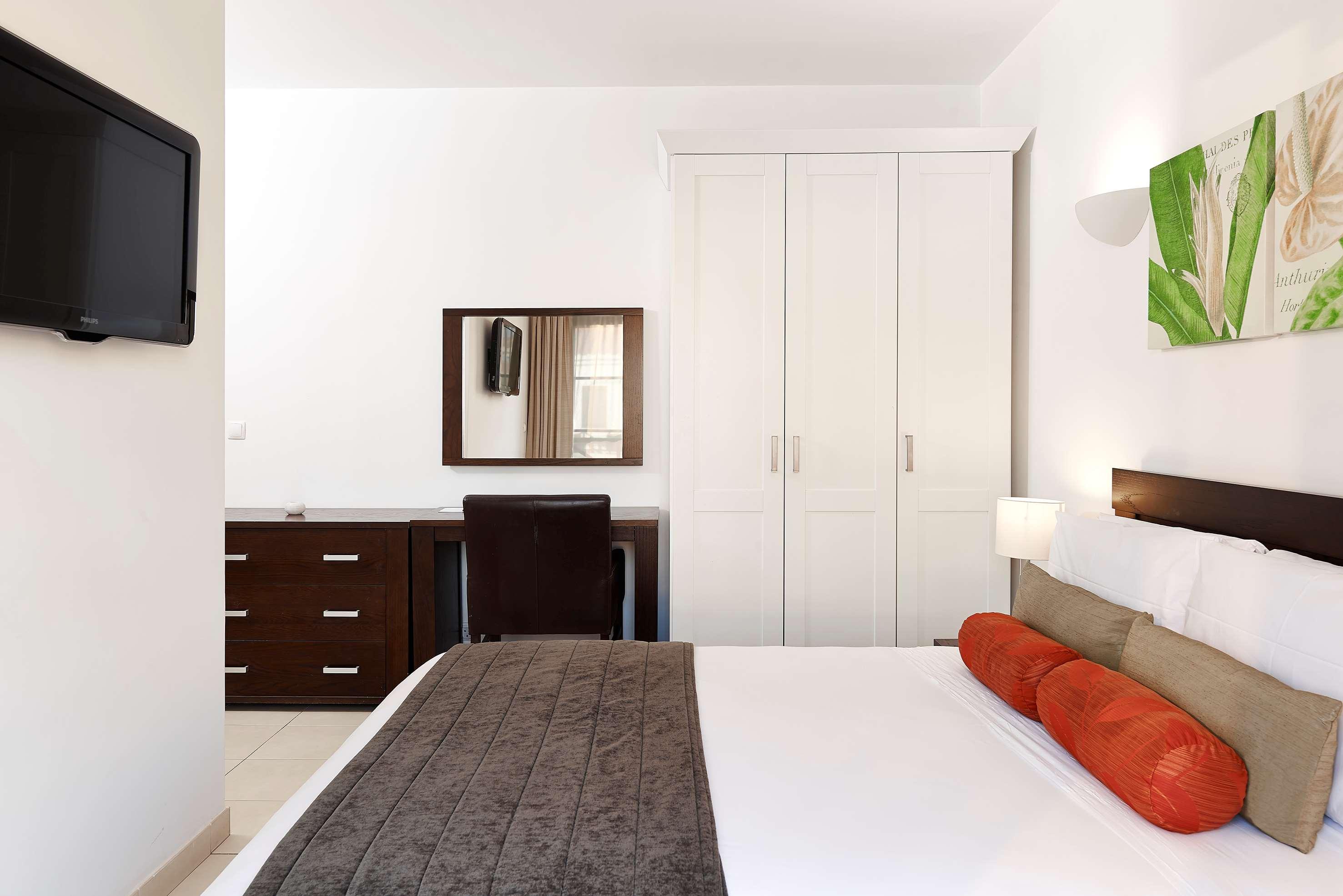 3 Rooms, Villa