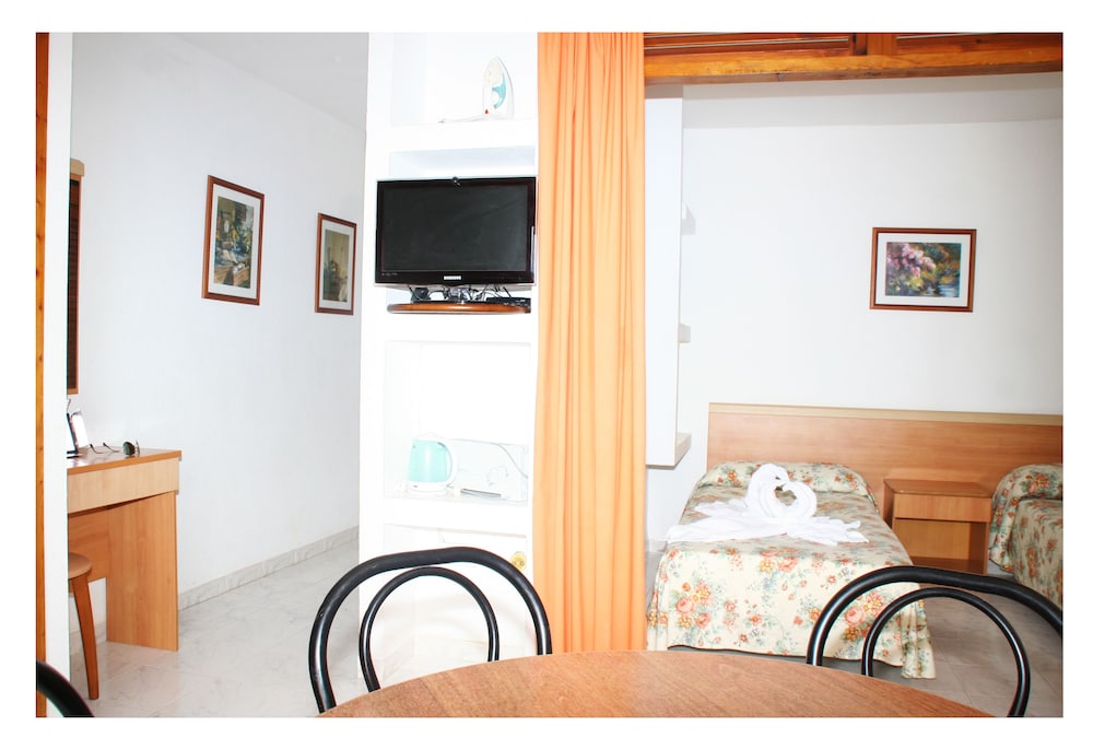 Apartamentos Del Rey 12/25