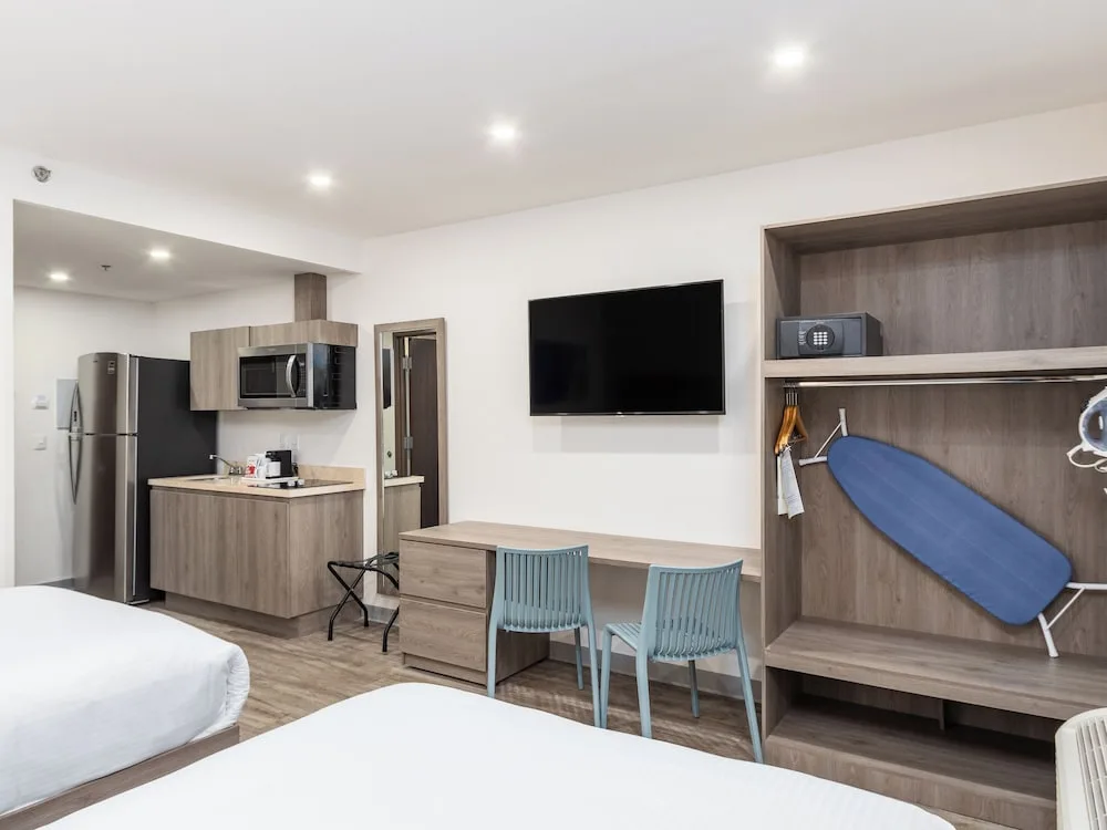 Hotel Mesaluna Short and Long Stay 34/74