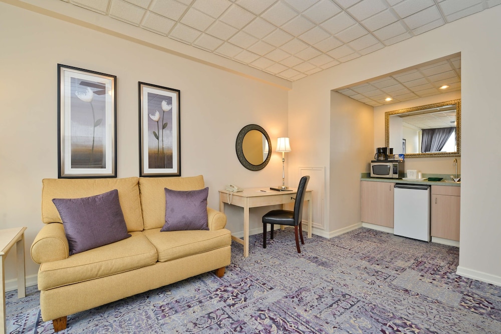 Genetti Hotel SureStay Collection By Best Western 32/44