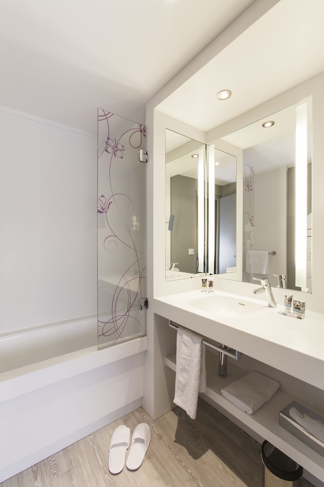 Mercure La Roche Sur Yon Centre 17/76