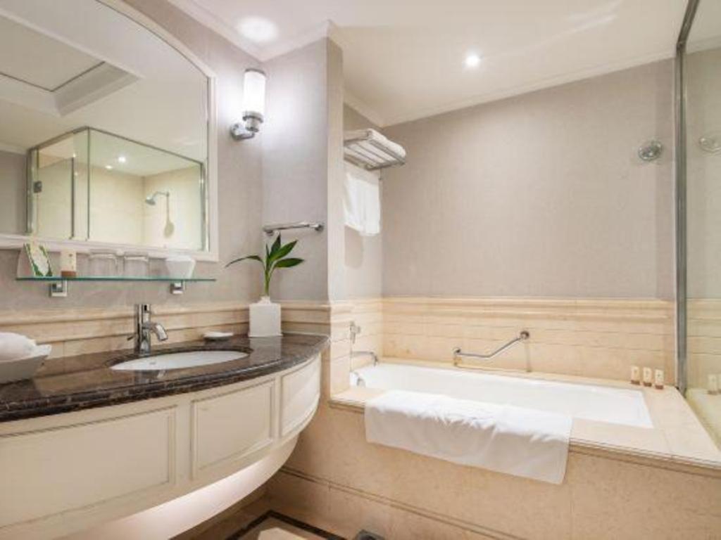 Jinling Tianming Grand Hotel 42/43
