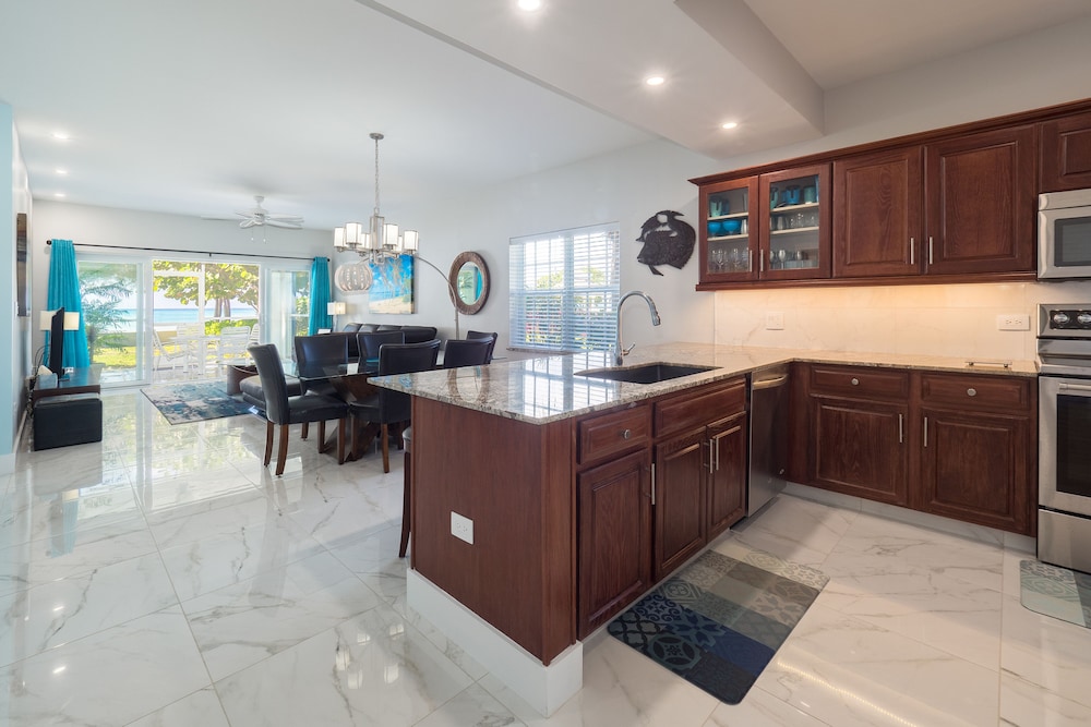 Grandview Condominiums 8/79