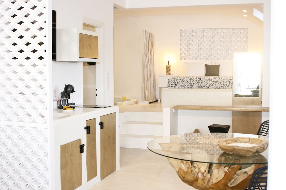 Anatoli Luxury Studios & Suites 49/50