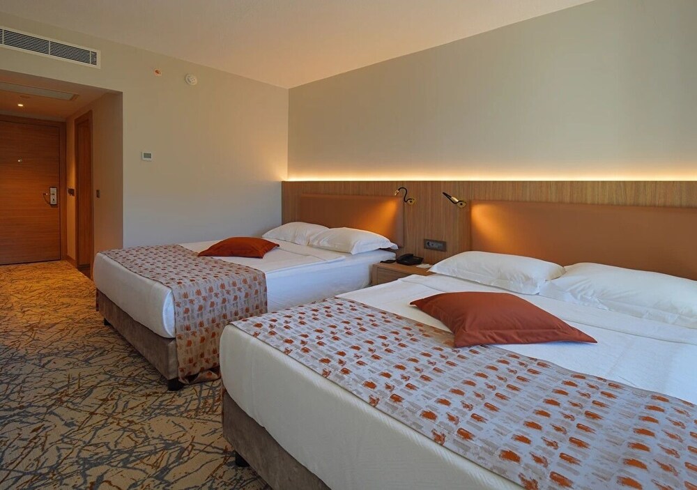 Ozkaymak Marina Hotel 45/98