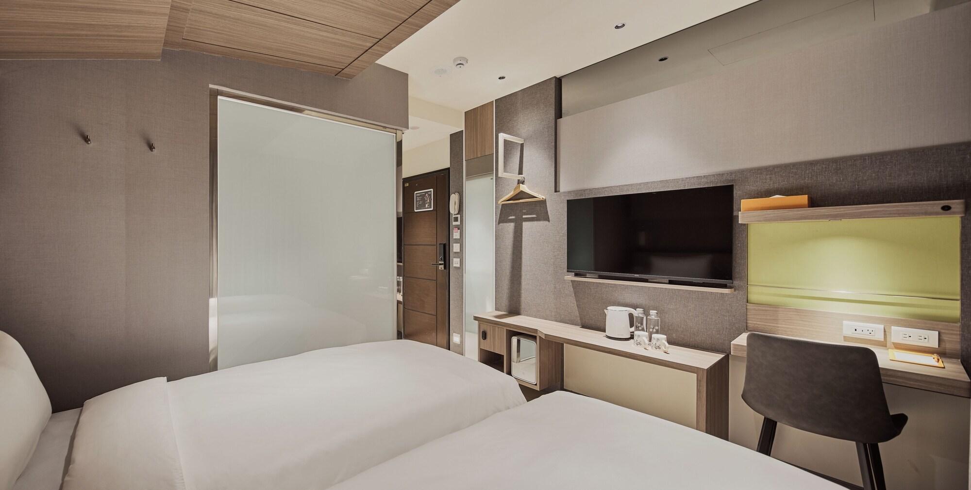 Orange Hotel Ximen Hanzhong 15/49