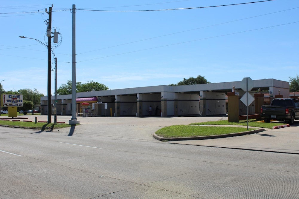 Budget Inn 7/39