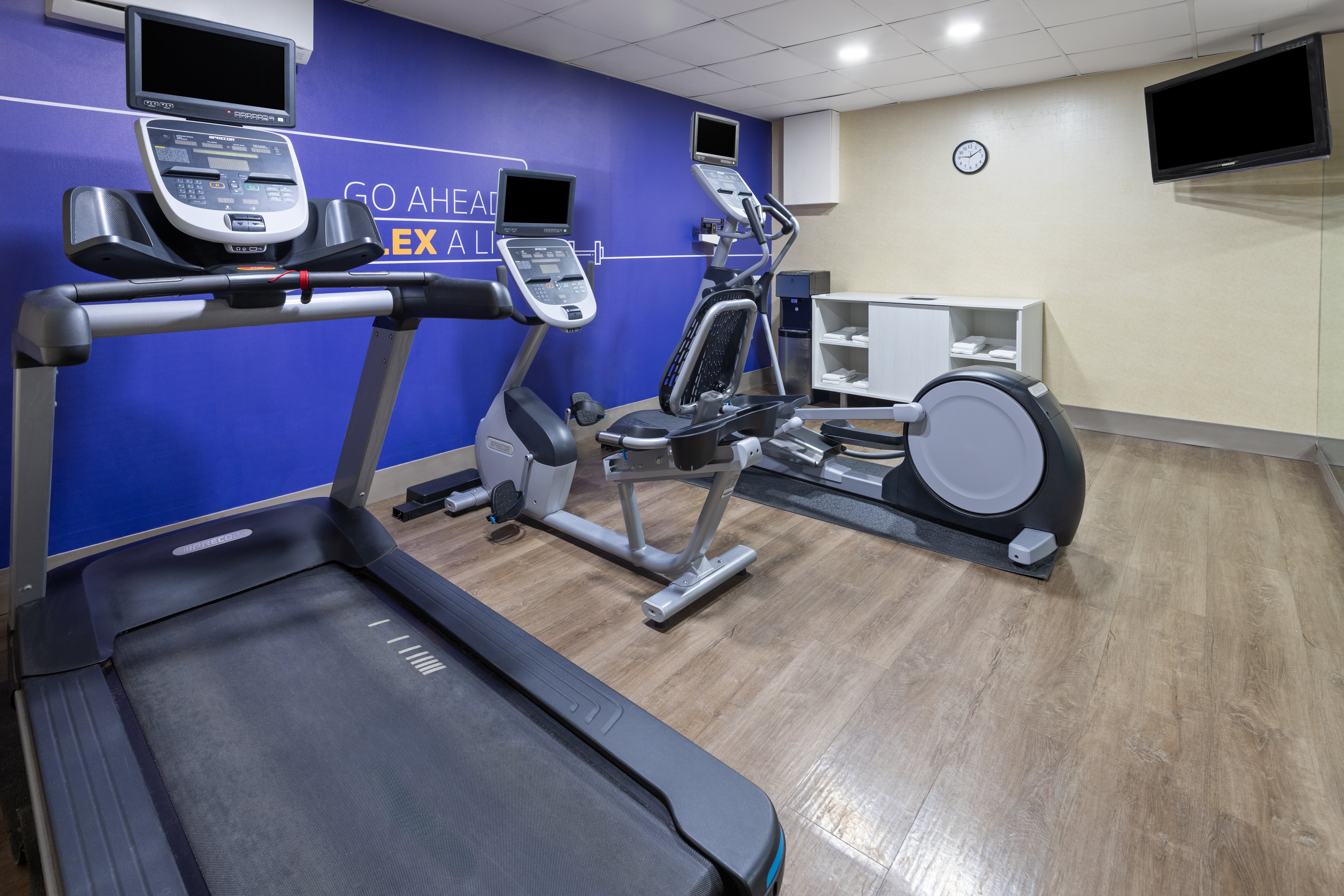 Holiday Inn Express Hotel Suites Freeport 23/43