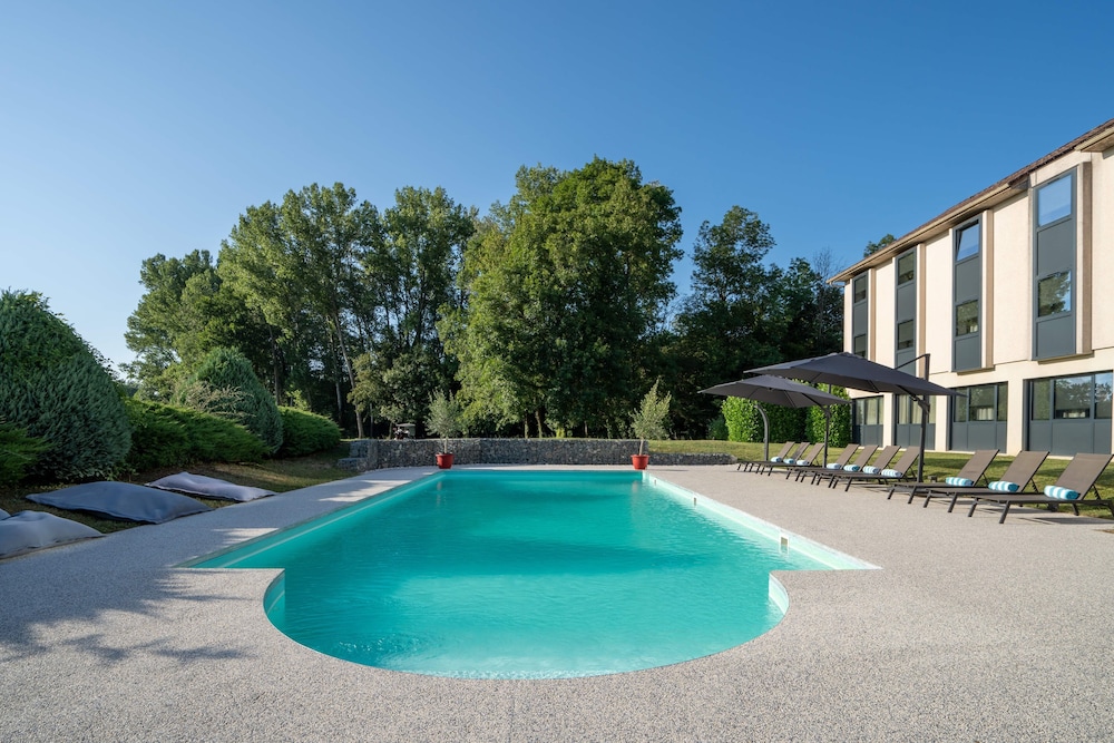 GOLF HOTEL DE GRENOBLE 46/53