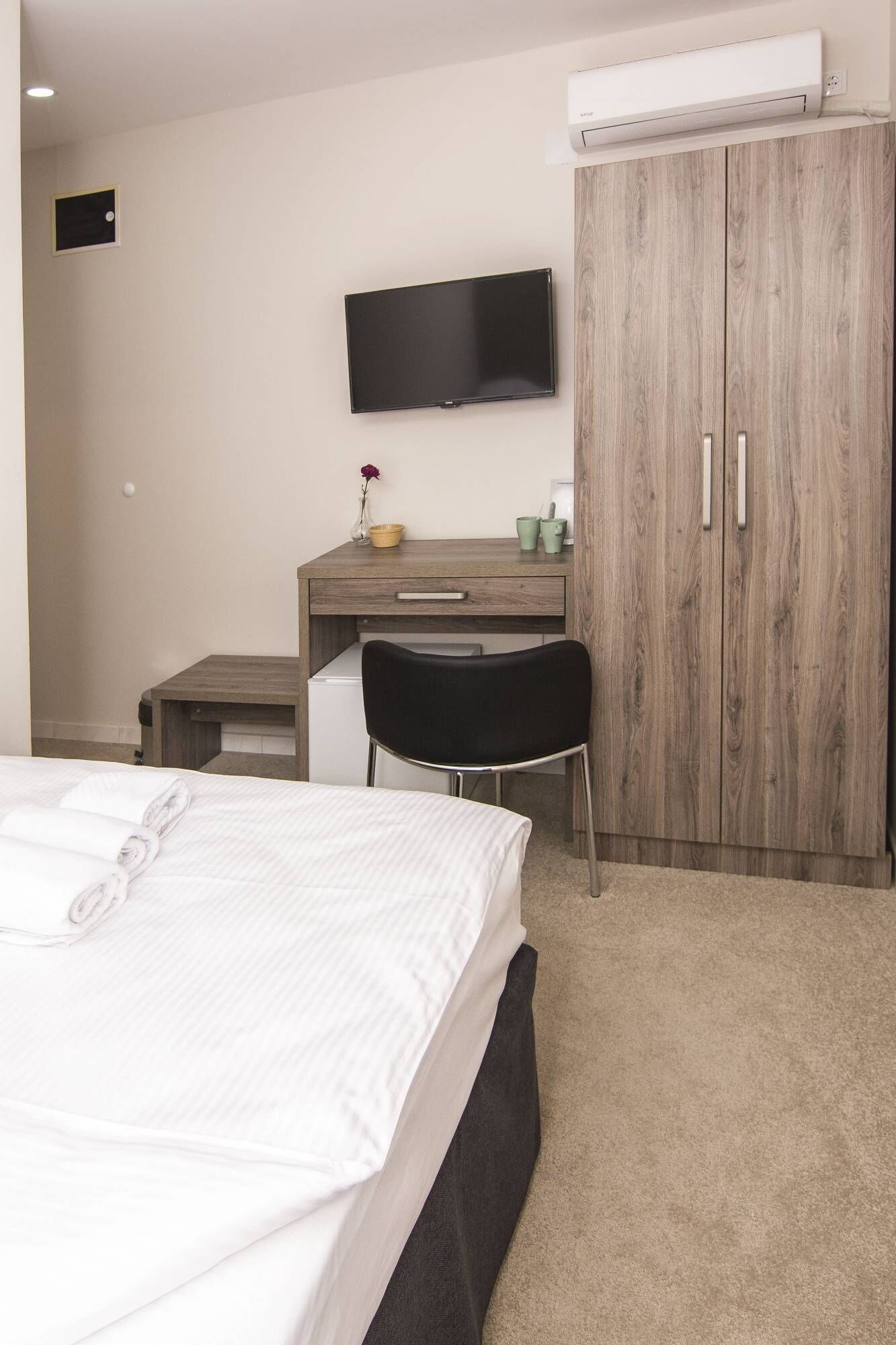ECONOMY, DOUBLE BED